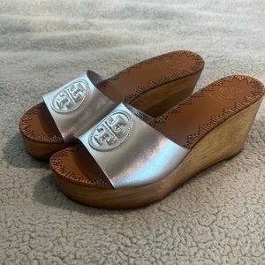 Never worn Tori burch Patty wedge slide
